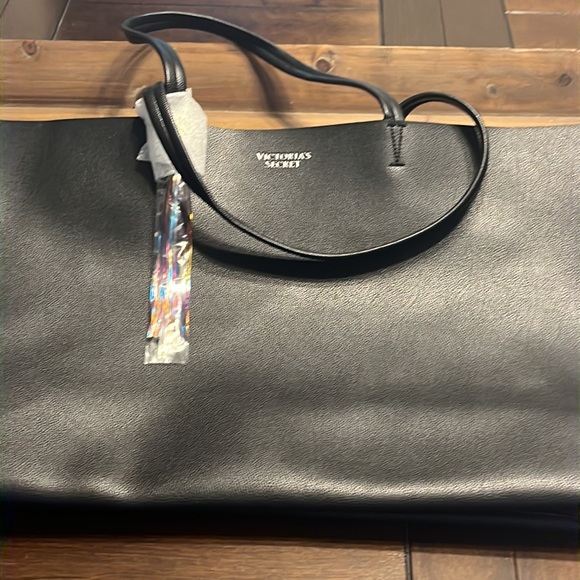 Brand new VS travel bag - Picture 3 of 14